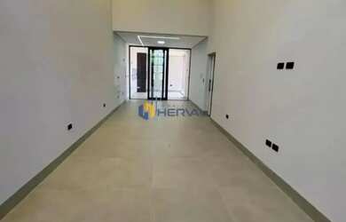 Imagem: A casa possui 3 Dormitórios, 3 Banheiros, 2 Vagas na garagem