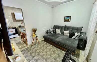 Imagem: A casa possui 2 Dormitórios, 2 Banheiros, 2 Vagas na garagem