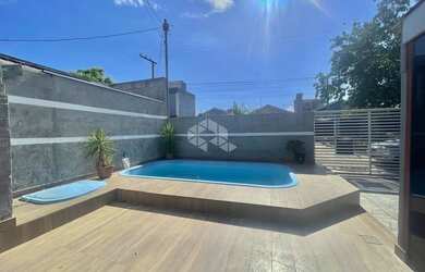 Imagem: A casa possui 2 Dormitórios, 1 Banheiro, 1 Vaga na garagem