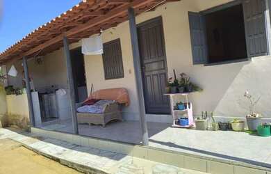 Imagem: A casa possui 2 Dormitórios, 1 Banheiro e está localizado