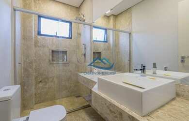 Imagem: A casa em condomínio possui 4 Dormitórios, 5 Banheiros, 5