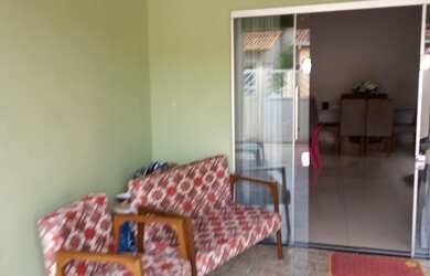 Imagem: A casa em condomínio possui 3 Dormitórios, 2 Banheiros, 2