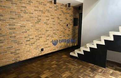 Imagem: O depósito possui 2 Vagas na garagem, 130m² de Área e está