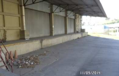 Imagem: O depósito possui 2 Vagas na garagem e 1495m² de Área e está