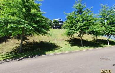 Imagem: O terreno possui 1.167m² de Área e está localizado em Gramado