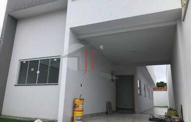 Imagem: A casa possui 3 Dormitórios, 2 Banheiros, 2 Vagas na garagem