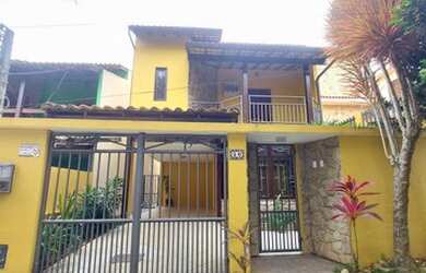 Imagem: A casa possui 4 Dormitórios, 4 Banheiros, 2 Vagas na garagem