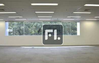 Imagem: O depósito possui 5 Vagas na garagem, 246m² de Área e está