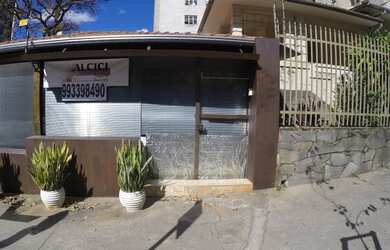 Imagem: O depósito para alugar possui e está localizado em Santa