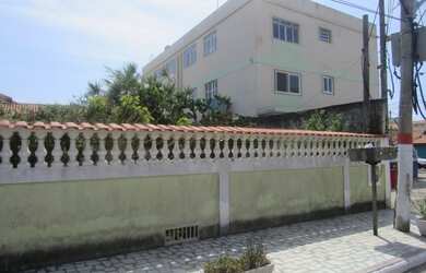 Imagem: A casa possui 2 Dormitórios, 1 Banheiro, 2 Vagas na garagem