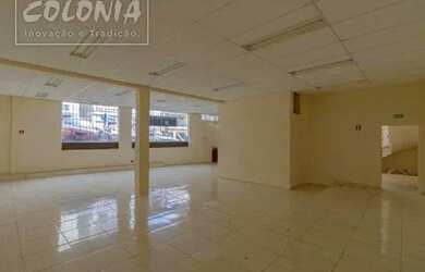 Imagem: O depósito possui 2 Vagas na garagem, 250m² de Área e está