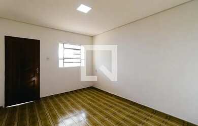 Imagem: A casa possui 2 Dormitórios, 1 Banheiro, 3 Vagas na garagem