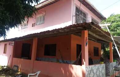 Imagem: A casa possui 5 Dormitórios, 3 Banheiros, 3 Vagas na garagem