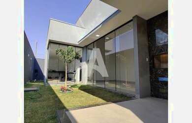 Imagem: A casa possui 4 Dormitórios, 2 Banheiros, 85m² de Área e