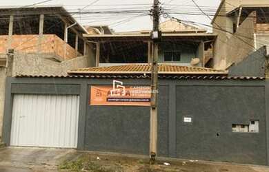 Imagem: A casa possui 5 Dormitórios, 2 Banheiros, 5 Vagas na garagem