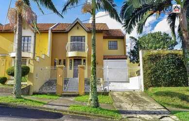 Imagem: A casa possui 3 Dormitórios, 3 Banheiros, 3 Vagas na garagem