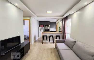 Imagem: O apartamento possui 2 Dormitórios, 1 Banheiro, 1 Vaga na garagem