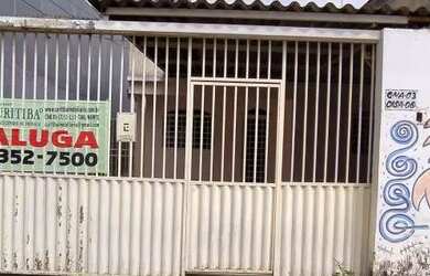 Imagem: A casa possui 3 Dormitórios, 1 Banheiro, 2 Vagas na garagem