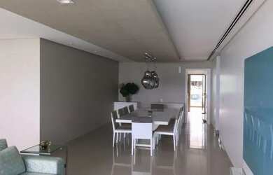 Imagem: O apartamento possui 4 Dormitórios, 5 Banheiros, 4 Vagas na