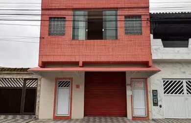 Imagem: A casa possui 3 Dormitórios, 4 Banheiros, 2 Vagas na garagem