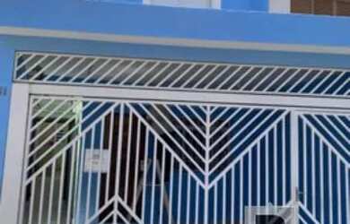 Imagem: A casa possui 4 Dormitórios, 3 Banheiros, 1 Vaga na garagem