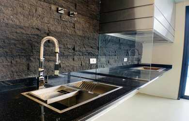 Imagem: A casa em condomínio possui 4 Dormitórios, 5 Banheiros, 4