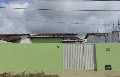 Imagem: A casa possui 2 Dormitórios, 1 Banheiro, 2 Vagas na garagem