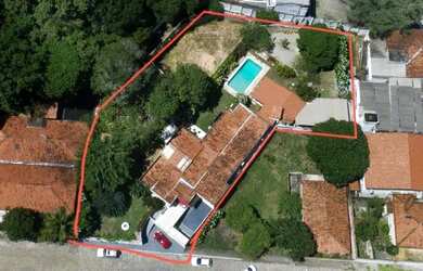 Imagem: A casa possui 5 Dormitórios, 4 Banheiros, 4 Vagas na garagem