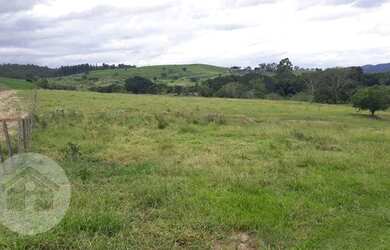 Imagem: O terreno possui 1.000m² de Área e está localizado em Borda
