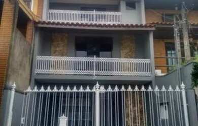 Imagem: A casa possui 4 Dormitórios, 3 Banheiros, 2 Vagas na garagem