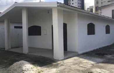 Imagem: A casa para alugar possui 4 Dormitórios, 2 Banheiros, 5 Vagas