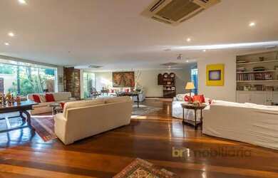 Imagem: A casa em condomínio possui 5 Dormitórios, 1 Banheiro, 5 Vagas