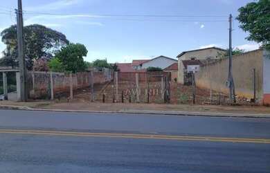 Imagem: O terreno possui 600m² de Área e está localizado em Ibiporã