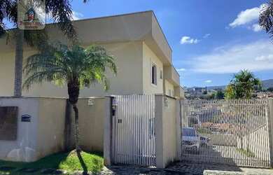 Imagem: A casa possui 2 Dormitórios, 3 Banheiros, 2 Vagas na garagem