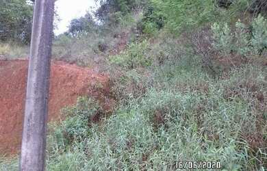 Imagem: A casa possui 1 Dormitório, 1 Banheiro, 1 Vaga na garagem e