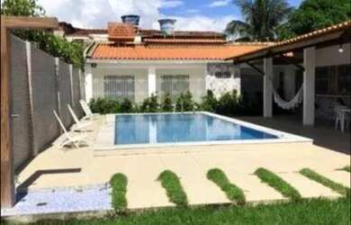 Imagem: A casa possui 3 Dormitórios, 2 Banheiros, 2 Vagas na garagem