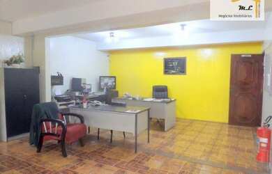 Imagem: O depósito possui 4 Vagas na garagem, 620m² de Área e está