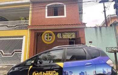 Imagem: A casa possui 3 Dormitórios, 1 Banheiro, 2 Vagas na garagem