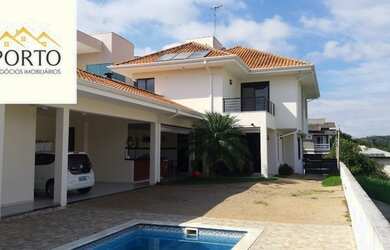 Imagem: A casa em condomínio possui 4 Dormitórios, 4 Banheiros, 4