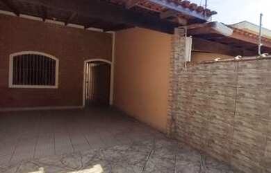 Imagem: A casa possui 3 Dormitórios, 3 Banheiros, 3 Vagas na garagem