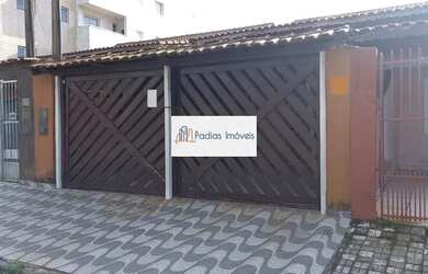 Imagem: A casa possui 3 Dormitórios, 1 Banheiro, 2 Vagas na garagem