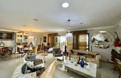 Imagem: O apartamento possui 4 Dormitórios, 5 Banheiros, 4 Vagas na