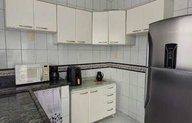 Imagem 4: Amplo, 2 quartos, sala, cozinha, banheiro, área de serviço, com armários,...