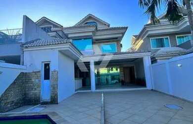 Imagem: A casa em condomínio possui 5 Dormitórios, 5 Banheiros, 3