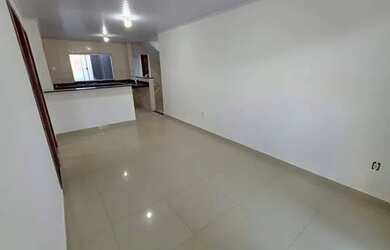 Imagem: A casa possui 2 Dormitórios, 1 Banheiro, 1 Vaga na garagem