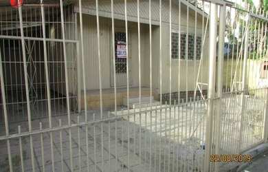 Imagem: A casa possui 2 Dormitórios, 1 Banheiro, 2 Vagas na garagem