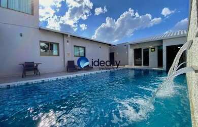 Imagem: A casa possui 5 Dormitórios, 4 Banheiros, 4 Vagas na garagem