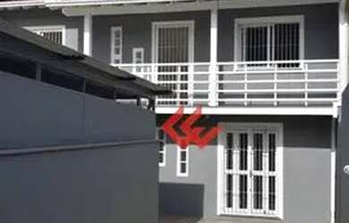 Imagem: A casa possui 2 Dormitórios, 1 Banheiro, 3 Vagas na garagem