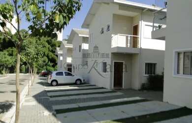 Imagem: A casa em condomínio possui 3 Dormitórios, 2 Banheiros, 2