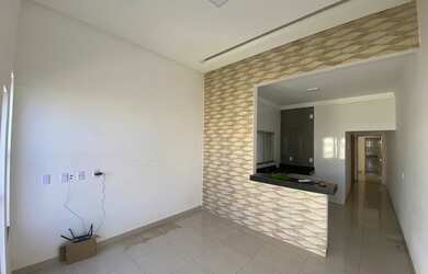 Imagem: A casa possui 2 Dormitórios, 2 Banheiros, 1 Vaga na garagem